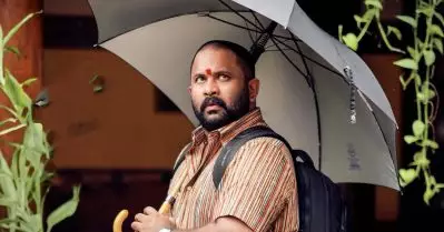 ‘മുത്തശ്ശിക്ക് ബീഡിവലി ഉണ്ടായിരുന്നോ’ നമ്പൂതിരി സ്ലാങ് ഇവിടെ ഓക്കെയാണ്, സീരിയസ് ട്രാക്ക് വിട്ട് വീണ്ടും ചിരിപ്പിക്കുന്ന അജു വര്‍ഗീസ്