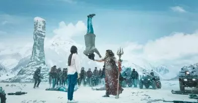 ഒന്ന് വെളുപ്പിച്ചു വരുവായിരുന്നു അപ്പോഴേക്കും തുലച്ചു; അഖണ്ഡ 2 പ്രീ റിലീസ് ടീസറിന് ട്രോള്‍ മഴ