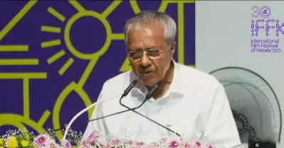 ‘ബീഫ് എന്നാല്‍ അവര്‍ക്ക് ഒരര്‍ത്ഥമേയുള്ളു’ ഐ.എഫ്.എഫ്.കെ സമാപന വേദിയില്‍ കേന്ദ്രത്തിനെതിരെ മുഖ്യമന്ത്രി