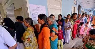 വടക്കന്‍ കേരളത്തില്‍ ഏഴ് ജില്ലകള്‍ പോളിങ് ബൂത്തില്‍; രണ്ടാം ഘട്ട വോട്ടെടുപ്പ് പുരോഗമിക്കുന്നു