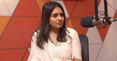 ദീപ്തി ഐ.പി.എസ് ഇനി മൂകാംബിക ദേവി; ആളുകള്‍ വന്ന് എന്റെ കാലെല്ലാം തൊട്ട് തൊഴുതു: ഗായത്രി അരുണ്‍
