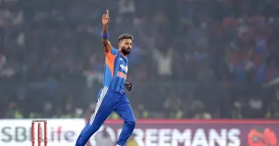 അർഷ്ദീപിനും ബുംറയ്ക്കും പിന്നാലെ; സെഞ്ച്വറിയടിച്ച് കുങ്ഫു പാണ്ഡ്യ