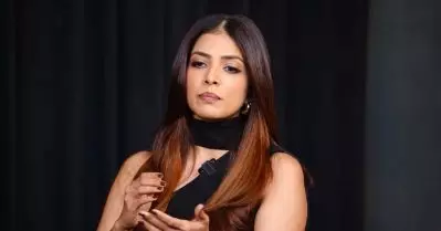 ആ നടി കരിയറില്‍ ഇന്നേവരെ മര്യാദക്ക് ഡയലോഗ് പറഞ്ഞിട്ടില്ല, വണ്‍ ടു ത്രീ ഫോര്‍ മാത്രം; ആളെ കണ്ടുപിടിച്ച് സോഷ്യല്‍ മീഡിയ