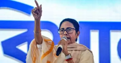 ഞാൻ ഇതുവരെ എസ്.ഐ.ആർ പൂരിപ്പിച്ചിട്ടില്ല; കലാപകാരികളുടെ പാർട്ടിക്ക് മുന്നിൽ എന്റെ പൗരത്വം തെളിയിക്കേണ്ടതുണ്ടോ: മമത
