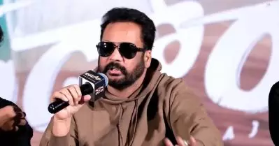 മറയ്‌ക്കേണ്ട ഭാഗങ്ങള്‍ പുറത്തുകാണുന്ന രീതിയില്‍ വസ്ത്രം ധരിക്കുന്ന നടിമാര്‍ ഭാരത സംസ്‌കാരത്തിന് അപമാനം: തെലുങ്ക് താരം ശിവാജി