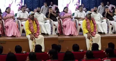 തമിഴ്‌നാട്ടില്‍ മരിപ്പിന് പോയ ഫീല്‍, ഇതുപോലൊരു പ്രതിമ പണ്ട് വീടുകളില്‍ ഉണ്ടായിരുന്നു, കിരിടം ഇച്ചിരി മോഡേണ്‍ ആയിപ്പോയി; ട്രോള്‍മഴ