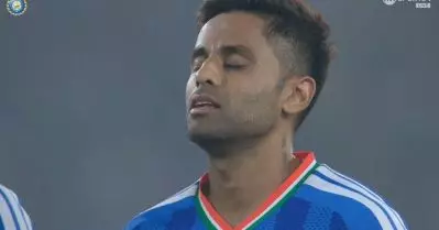 ബാറ്റിങ്ങില്‍ തുടര്‍ച്ചയായി ഫ്‌ളോപ്പാവുന്ന ക്യാപ്റ്റന്‍; സൂര്യയുടെ ഫോം ഇന്ത്യയ്ക്ക് വെല്ലുവിളിയാകുമോ?