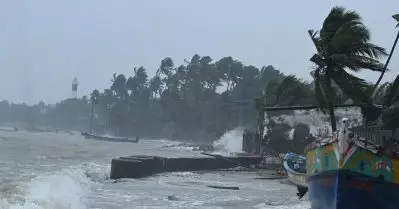 ആന്ധ്രയിലും തമിഴ്‌നാട്ടിലും പ്രളയമുന്നറിയിപ്പ്; ചെന്നൈ, തിരുവള്ളൂര്‍ എന്നിവിടങ്ങളില്‍ റെഡ് അലേര്‍ട്ട്