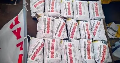 കാലം കാത്ത് വച്ച നീതി; രാഹുലിന്റെ അറസ്റ്റ് വാർത്ത അച്ചടിച്ച പത്രത്തിൽ പൊതിച്ചോറ് പൊതിഞ്ഞ് ഡി.വൈ.എഫ്.ഐ