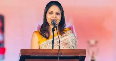 വിദ്യാഭ്യാസ തട്ടിപ്പ്, ഫോട്ടോ ദുരുപയോഗം; കൊച്ചിയിലെ ഓണ്‍ലൈന്‍ വിദ്യാഭ്യാസ കേന്ദ്രത്തിനെതിരെ ഗായത്രി അരുണ്‍