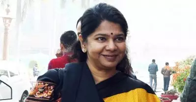 റെയില്‍വേ സ്റ്റേഷനിലെ ഹിന്ദി നെയിം ബോര്‍ഡിനെതിരെ കനിമൊഴി; ‘അവര്‍ നിര്‍ത്തുന്നില്ല, നമ്മള്‍ തോല്‍ക്കുന്നുമില്ല’