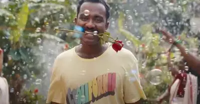 ഒരു കുട്ടിയുമായി സജിനെ ഉപമിച്ച് താരാട്ട് പാടുന്ന പോലെയുള്ള ഗാനമാണ് പൈങ്കിളിയിലെ ലോല: വിനായക് ശശികുമാര്‍