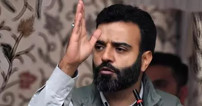 കാശ്മീരിലെ പള്ളികളെയും ഇമാമുമാരെയും നിരീക്ഷിക്കാനുള്ള പൊലീസ് നടപടി; മത സ്വാതന്ത്യത്തിന് മേലുള്ള കടന്നുകയറ്റം: ആഗ റൂഹുള്ള