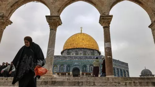 Palestinians face strict restrictions on entry to Al-Aqsa Mosque during Ramadan; Imam detained