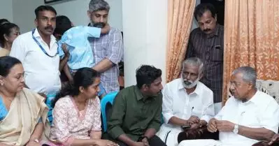 ആലിന്‍ ഷെറിന്റെ വീട് സന്ദര്‍ശിച്ച് മുഖ്യമന്ത്രി; കുടുംബാംഗങ്ങളോട് സംസാരിച്ചു