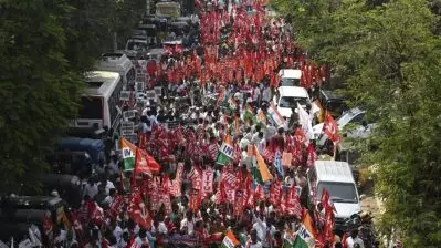 ദേശീയ പണിമുടക്ക് ഏറ്റെടുത്ത് ഇന്ത്യയിലെ തൊഴിലാളി സമൂഹം