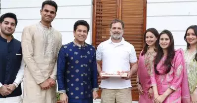 രാഹുലിനൊപ്പം ടെന്‍ഡുല്‍ക്കര്‍; ചിത്രം നീക്കം ചെയ്യാന്‍ ‘രാജാവിന്റെ’ സമ്മര്‍ദം; മോദിയുടെ അരക്ഷിതാവസ്ഥയെ കുറിച്ച് കോണ്‍ഗ്രസ്