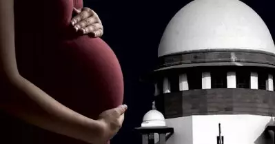 പ്രസവിക്കാന്‍ സ്ത്രീയെ നിര്‍ബന്ധിക്കാനാകില്ല; 17കാരിക്ക് ഗര്‍ഭഛിദ്രത്തിന് അനുമതി നല്‍കി സുപ്രീം കോടതി