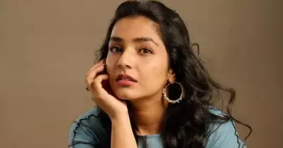 റീൽസ് കണ്ട് സമയം കളയാനില്ല, എട്ട് വർഷമായി വാട്സാപ്പും ഇല്ല; രജിഷ വിജയൻ