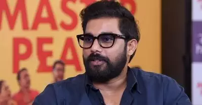 ‘നെഗറ്റീവിനോട് ആളുകൾക്ക് താല്പര്യം ഉണ്ട്’; വില്ലൻ വരുമ്പോൾ പടം ചാർജ് ആകും: ഷറഫുദ്ദീൻ