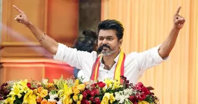 കേവല ഭൂരിപക്ഷമില്ല, സർക്കാർ രൂപീകരിക്കാൻ ആകില്ലെന്ന് ഗവർണർ; വിജയ് നാളെ സത്യപ്രതിജ്ഞ ചെയ്തേകില്ല