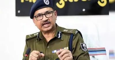 പൊലീസുകാര്‍ക്കിനി തിലകവും മേക്കപ്പും വേണ്ട; നിര്‍ദേശവുമായി ബീഹാര്‍ ഡി.ജി.പി: വിവാദം
