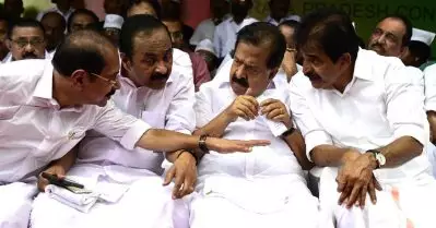 തർക്കം തെരുവിലേക്ക്; മുഖ്യമന്ത്രി ചർച്ചകൾക്കിടയിലും പരസ്പരം ഏറ്റുമുട്ടി പ്രവർത്തകർ