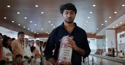 ലഗേജിന് വെയിറ്റ് കൂടുതലാ, ഇത് നീ കൊണ്ടുപൊയ്‌ക്കോ; എല്ലാവരും ചിരിച്ച സീനിലെ വേദന എന്താണെന്ന് ഹാഷിറിന് മാത്രമേ അറിയൂ, വൈറലായി വാഴ 2ലെ കോമഡി സീന്‍