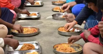ബീഹാറിൽ 150 വിദ്യാർത്ഥികൾക്ക് ഭക്ഷ്യവിഷബാധ; സ്കൂൾ ഭക്ഷണത്തിൽ പാമ്പെന്ന് സംശയം
