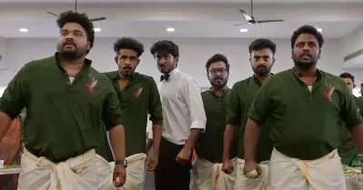 ഇങ്ങനെയൊരു സീന്‍ ഇല്ലായിരുന്നെങ്കില്‍ തിയേറ്ററില്‍ നിന്ന് കരഞ്ഞോണ്ട് ഇറങ്ങിയേനെ, ഒ.ടി.ടി റിലീസിലും ചര്‍ച്ചയായി പഴയ വാഴകളുടെ തിയേറ്റര്‍ കത്തിക്കല്‍