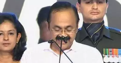 ടീം. വി.ഡി.എസ്. ഇസ് ഓണ്‍: കേരളത്തിന്റെ 24-ാം മുഖ്യമന്ത്രിയായി വി.ഡി സതീശന്‍ സത്യപ്രതിജ്ഞ ചെയ്ത് അധികാരമേറ്റു