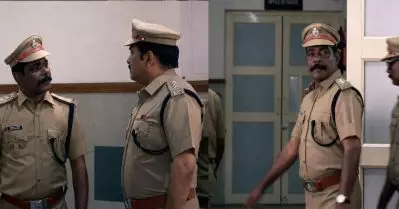 ഇങ്ങനെയൊക്കെയാണെങ്കിലെന്താ, അഭിനയത്തില്‍ ആന്റണി മെച്ചപ്പെട്ടു; ഇന്‍സ്പെക്ടറായിട്ട് പ്രൊമോഷനും വാങ്ങി!