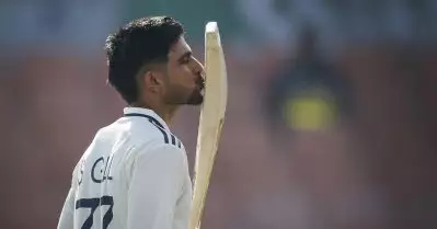 ഗില്ലിന്റെ ഇരട്ട സ്‌ട്രൈക്ക്; ആയിരത്തില്‍ പിറന്നത് സൂപ്പര്‍നേട്ടം