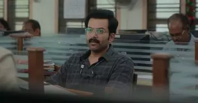 പപ്പേടെ കൂടെ അടികൂടാന്‍ വന്നവരാരും ഇപ്പോ ജീവനോടെയില്ല; കഥയെക്കുറിച്ച് ഒരു ഐഡിയയും തരാതെ ഐ, നോബഡി ട്രെയ്‌ലര്‍