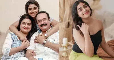 അച്ഛനും അമ്മയും സിനിമയിലുള്ള ഞങ്ങൾ പിന്നെ എവിടെ പോകണം?; പൃഥ്വിരാജും ദുൽഖറും ഇൻസ്പിരേഷൻ: കല്യാണി പണിക്കർ