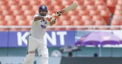 ഇന്ത്യക്കാരില്‍ ആരും നേടാത്ത ‘സെഞ്ച്വറി’ മുന്നില്‍; ചരിത്രനേട്ടത്തിനരികെ പന്ത്