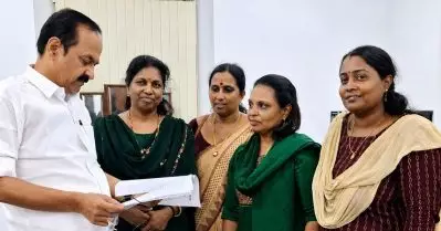 അങ്കണവാടി ജീവനക്കാരുടെ പെന്‍ഷനും പി.എഫും ഉറപ്പാക്കുക, ഓണറേറിയം ഒറ്റത്തവണയായി നല്‍കുക; മുഖ്യമന്ത്രിയെ കണ്ട് ഡബ്ല്യൂ.ഇ.എഫ്