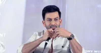 സോഷ്യല്‍മീഡിയയില്‍ അറ്റാക്ക് വരുമ്പോള്‍ പല ആക്ടേഴ്സും റൈറ്റേഴ്സും എന്നെ വിളിക്കും, ചേട്ടാ എന്ത് ചെയ്യുമെന്ന് ചോദിക്കും: പൃഥ്വിരാജ്