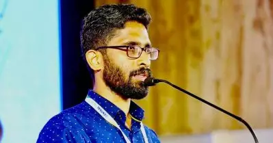 ഐഷെ ഘോഷിന്റെ ഫോണ്‍ ചോര്‍ത്തുന്നു; അടിയന്തരാവസ്ഥയ്ക്ക് സമാനമെന്ന് കേന്ദ്ര മന്ത്രിയും സമ്മതിക്കുന്നു: ആദര്‍ശ് എം. സജി