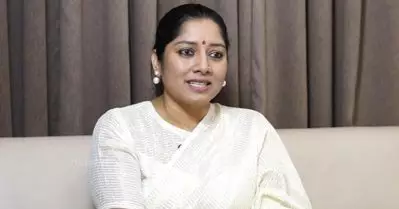 വയസ്സായാൽ ചെക്കനെ കിട്ടില്ല എന്ന് പെൺകുട്ടികളോട് പറയരുത്, പ്രായമാകുമ്പോൾ ബുദ്ധി കൂടും, പെട്ടെന്ന് ആരെയും ഇഷ്ടപ്പെടില്ല: അനുമോൾ