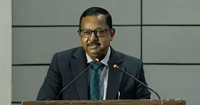 ഗംഗാനദിയില്‍ വെച്ച് ചിക്കന്‍ കഴിക്കുന്നത് നിരോധിക്കുന്ന ഒരു നിയമവുമില്ല: ജസ്റ്റിസ് ഉജ്ജ്വല്‍ ഭുയാന്‍