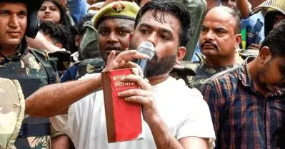 ആശങ്കയുണ്ട് എങ്കിലും ഈ ഘട്ടത്തില്‍ സമരത്തില്‍ നിന്ന് പിന്മാറാന്‍ പറയില്ല; പൊലീസിന്റെ പ്രതികരണം സര്‍ക്കാരിന്റെ അഹങ്കാരമാണ്: ദീപ്‌കെയുടെ മാതാപിതാക്കള്‍