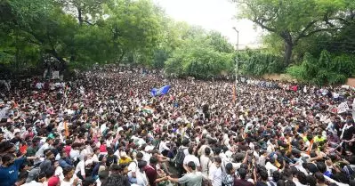പാറ്റകളുടെ സമരം ഇന്നും ശക്തം; സംഘര്‍ഷത്തില്‍ 70ഓളം പേര്‍ പൊലീസ് കസ്റ്റഡയില്‍: സമര വേദിയിലേക്ക് തിരിച്ചെത്തി പ്രതിഷേധക്കാര്‍