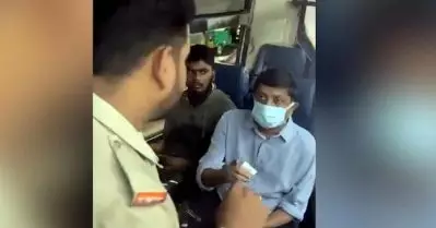 ചില്ലറയില്ലെങ്കില്‍ ഇറങ്ങിക്കോളൂ; മിന്നല്‍ പരിശോധനയ്‌ക്കെത്തിയ ഗതാഗത മന്ത്രിയെ ബസില്‍ നിന്ന് ഇറക്കിവിട്ടു: കര്‍ണാടകയില്‍ ബസ് ജീവനക്കാര്‍ക്ക് സസ്‌പെന്‍ഷന്‍