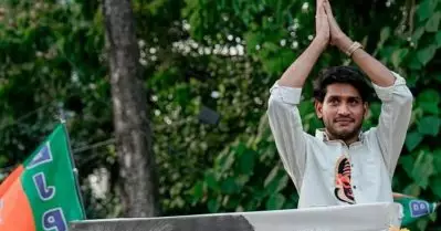 സാബു എം. ജേക്കബ് ചതിച്ചുവെന്നാരോപണം ട്വന്റി-20 വിട്ട് അഖില്‍ മാരാര്‍