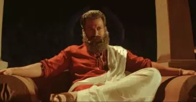 പൃഥ്വിക്ക് എല്ലാ സിനിമകളെക്കുറിച്ചും അറിയാം, സ്വന്തം സിനിമയിലെ വിഗ്ഗിനെക്കുറിച്ച് മാത്രം അറിയില്ല; കുഞ്ഞമ്പു നമ്പ്യാരെ എയറിലാക്കി ട്രോളന്മാര്‍