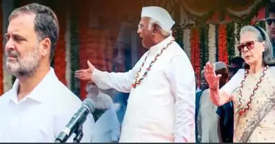 എ.ഐ.സി.സി ആസ്ഥാനത്തെ സ്വാതന്ത്ര്യ ദിനാഘോഷത്തില്‍ വന്ദേമാതരം മുഴുവനും ആലപിച്ചു: ഖാര്‍ഗെയും സോണിയ ഗാന്ധിയും ഇടപെട്ടിട്ടും നിര്‍ത്തിയില്ല