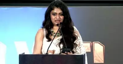എല്ലാവരും സംശയിച്ചപ്പോള്‍ എന്റെ കഴിവിനെ വിശ്വസിച്ച് കൂടെ നിന്ന ഒരേയൊരാള്‍… ട്രെയ്‌ലര്‍ ലോഞ്ചില്‍ കണ്ണ് നിറഞ്ഞ് ഗീതു മോഹന്‍ദാസ്