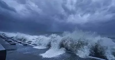 കള്ളക്കടല്‍ പ്രതിഭാസം: കോഴിക്കോട് ജില്ലയിലെ ബിച്ചുകളില്‍ പ്രവേശനം നിരോധിച്ചു