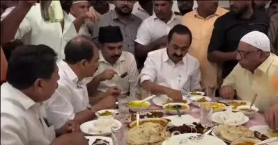 ജനങ്ങള്‍ ഭീതിയില്‍ കഴിയുമ്പോള്‍ വിഭവസമൃദ്ധമായ വിരുന്നുകളില്‍ മുഴുകുന്ന മുഖ്യമന്ത്രിയുടെ നടപടി ‘റോം കത്തിയെരിയുമ്പോള്‍ നീറോ വീണമീട്ടുന്നതിന്’ തുല്യം: വി. ശിവന്‍കുട്ടി